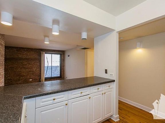 3rd image of 1220 N La Salle Dr APT 4A