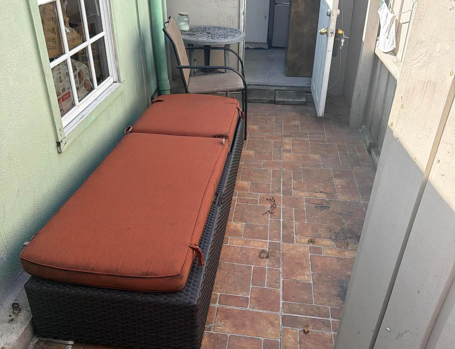 Studio, 1.0 bath, 110 sqft, $925 — Photo 1