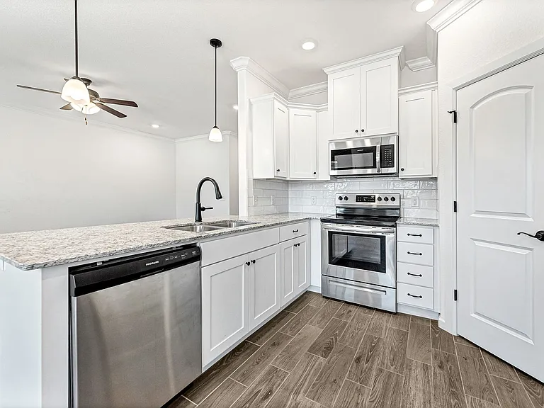 266 S Coventry Ave — Photo 10