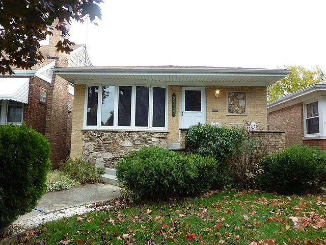 2355 Hainsworth Ave photo 1