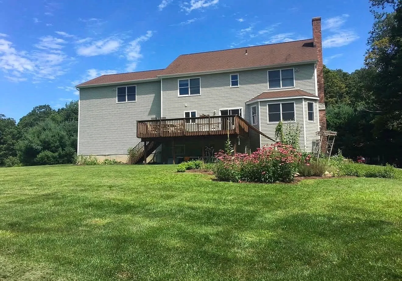 4 bed, 2.5 bath, 3000 sqft, $3,300 — Photo 1