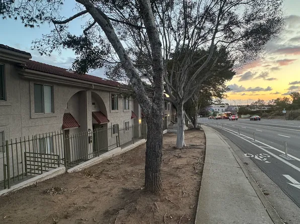 University Place Apartments, 5550 Mildred St #24, San Diego, CA 92110