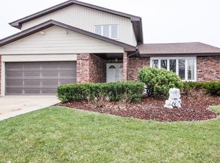 15649 La Paz Dr, Oak Forest, IL