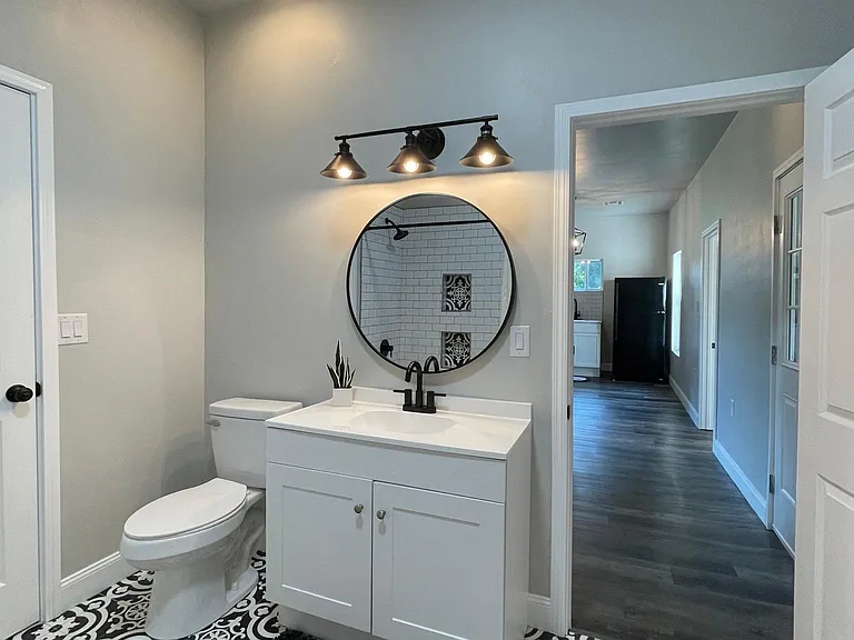 1317 E Broadway St — Photo 19
