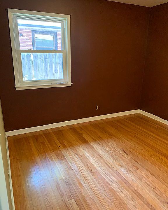 1st image of 2729 S 40th St