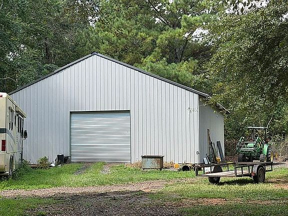 3rd image of 6111 Farris Rd