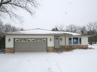 N2W27372 Lyles Dr, Waukesha, WI 53188