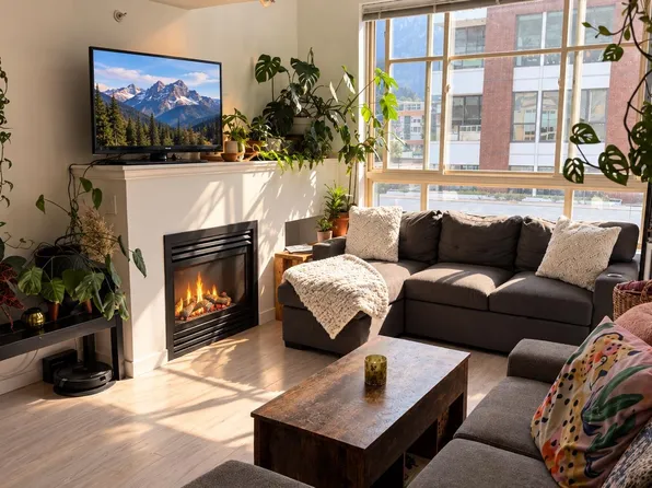 38003 2nd Ave #313, Squamish, BC V8B 0C4
