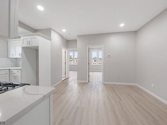 3rd image of 59 Henry St APT C3