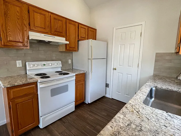 8170 W Annsbury Cir #10 — Photo 9