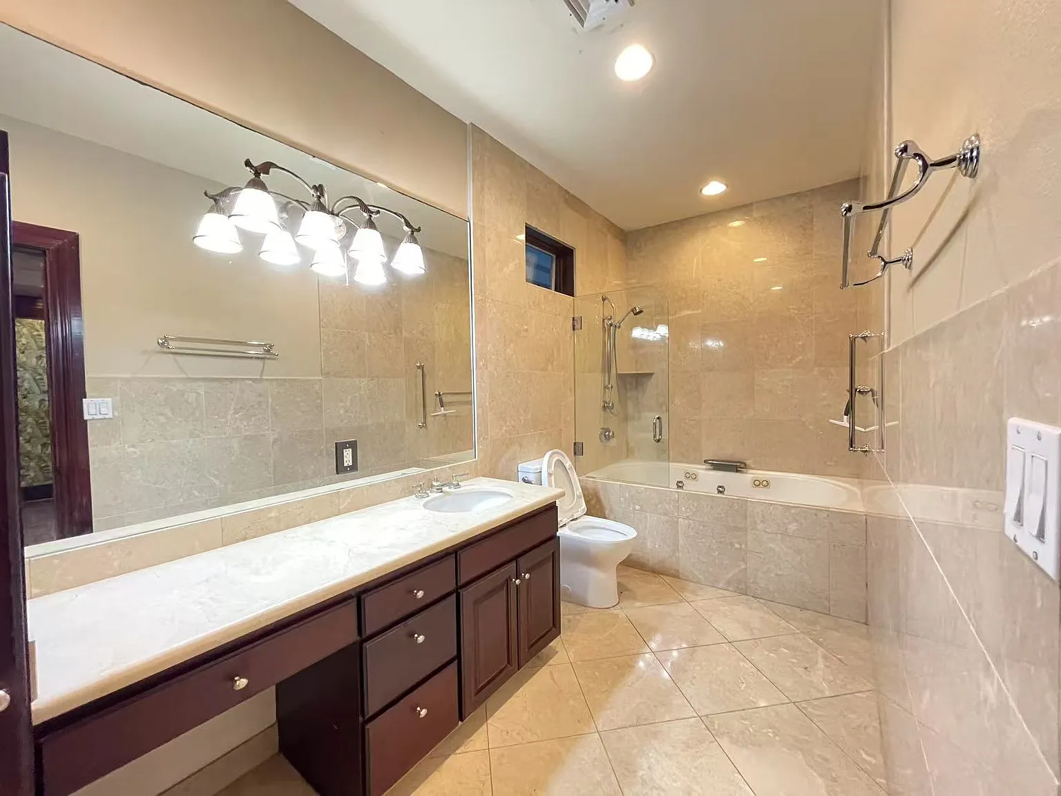 5 bed, 4625 sqft, $10,000 — Photo 4