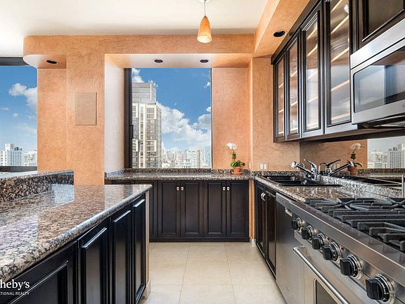 3rd image of 418 E 59th St APT 32B