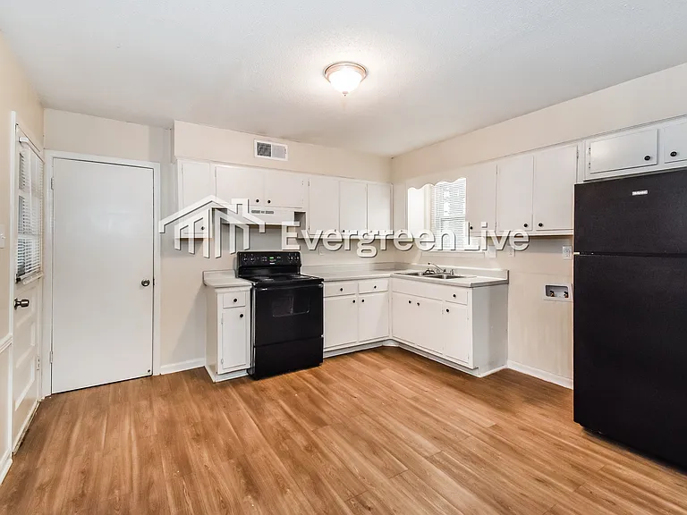 1939 Custer Dr — Photo 6