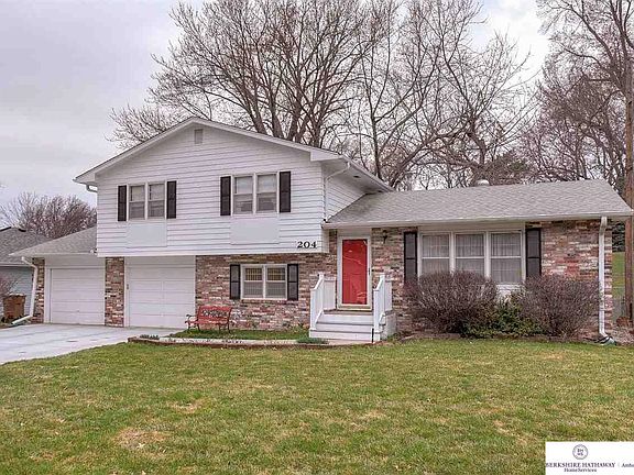 2nd image of 204 Kings Dr