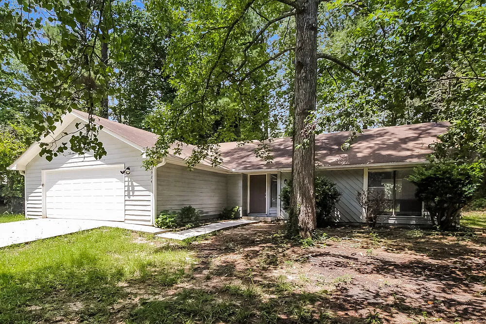 3 bed, 2.0 bath, 1766 sqft, $1,655 — Photo 3