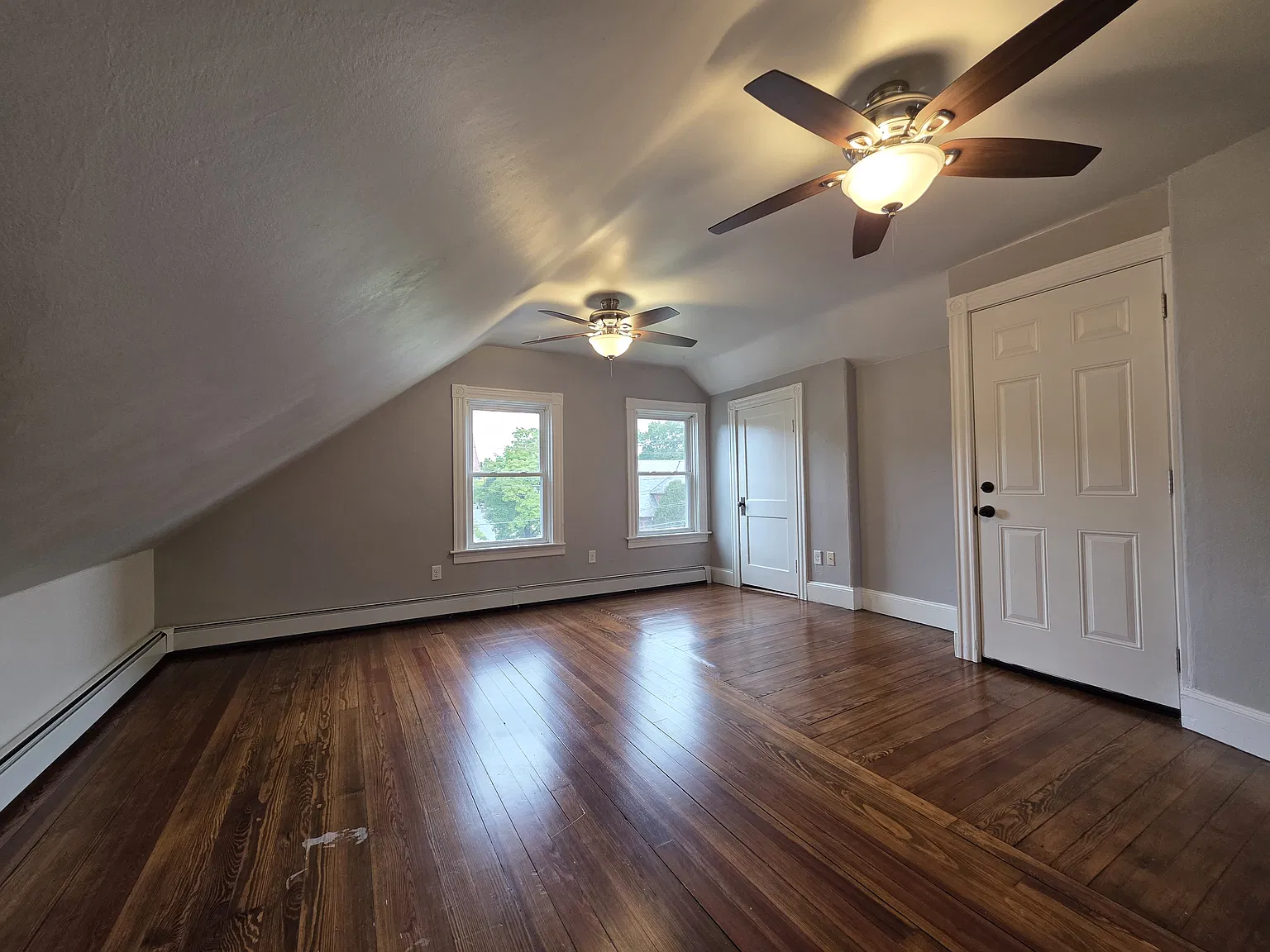  857 Hope St 3rdflr 2b/1b Heatincluded Greatlocale! Hardwoods Laundry! — Photo 3