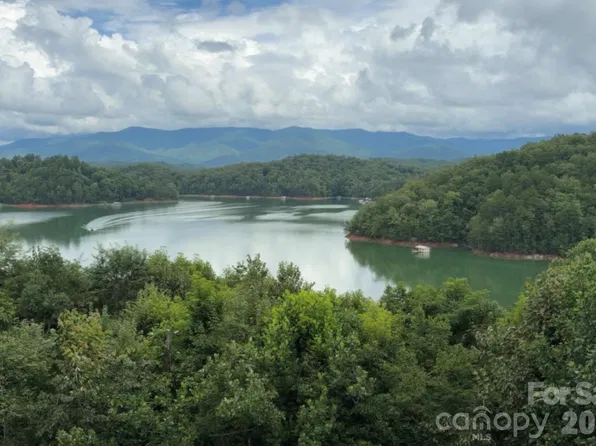 129 Wisteria Way, Glenville, NC 28736