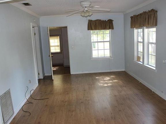 3rd image of 501 Avenue I SE