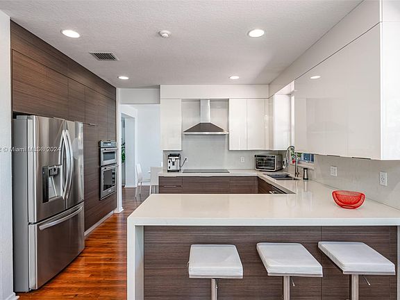 2nd image of 731 Tulip Cir
