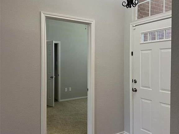 4th image of 8102 Luna Dr