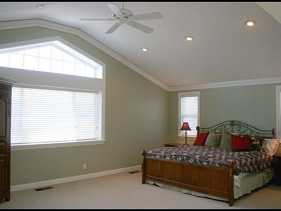 Very large master suite with vaulted ceiling, large walk-in closet