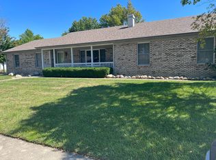 201 Chaise Ln, Arthur, IL 61911