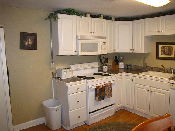 4th image of 177 W Sevier Ave APT E