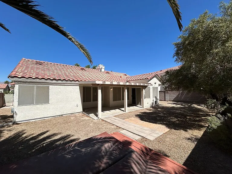 4552 Bradpoint Dr — Photo 37