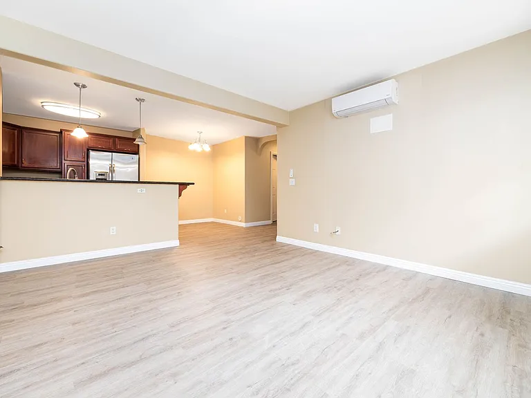 5252 Balboa Arms Dr #172 — Photo 2