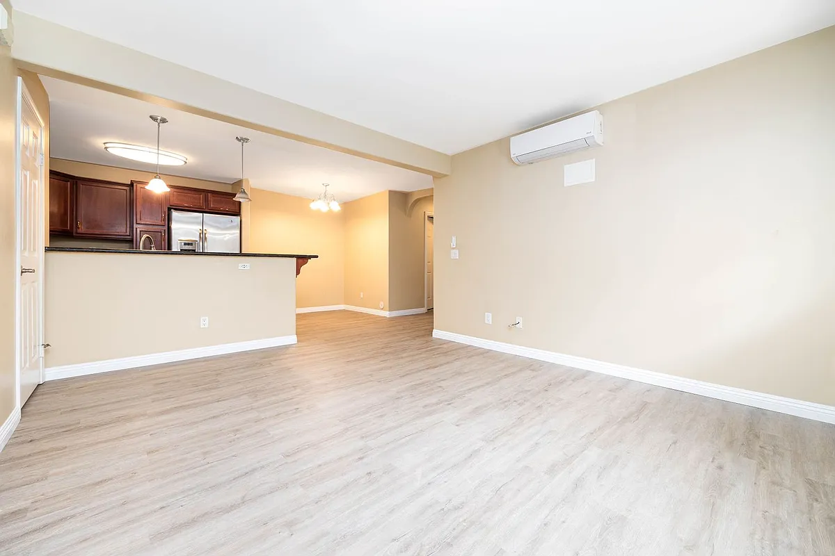 Building Photo - 5252 Balboa Arms Dr #172