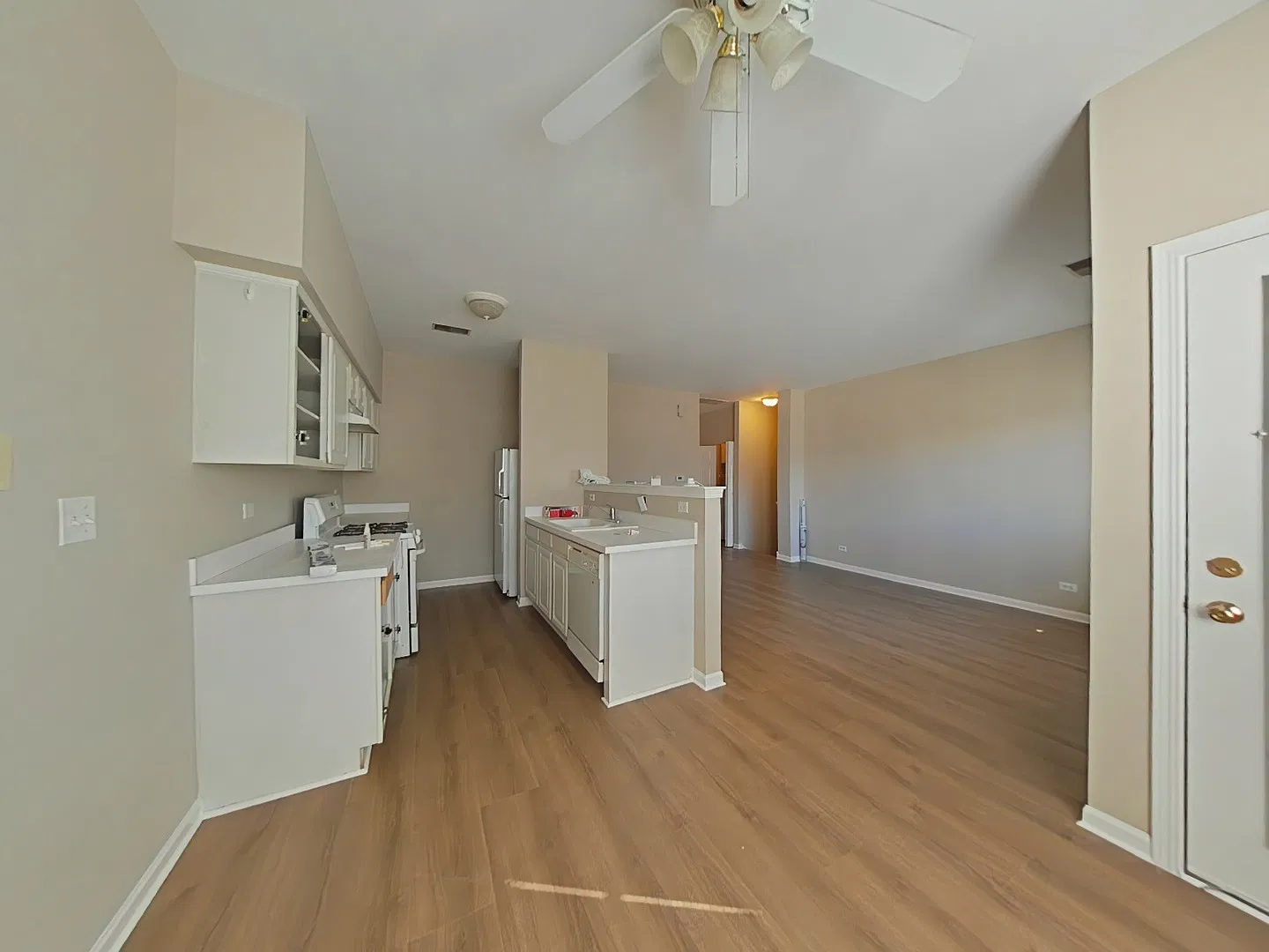 2 bed, 988 sqft, $1,950 — Photo 4