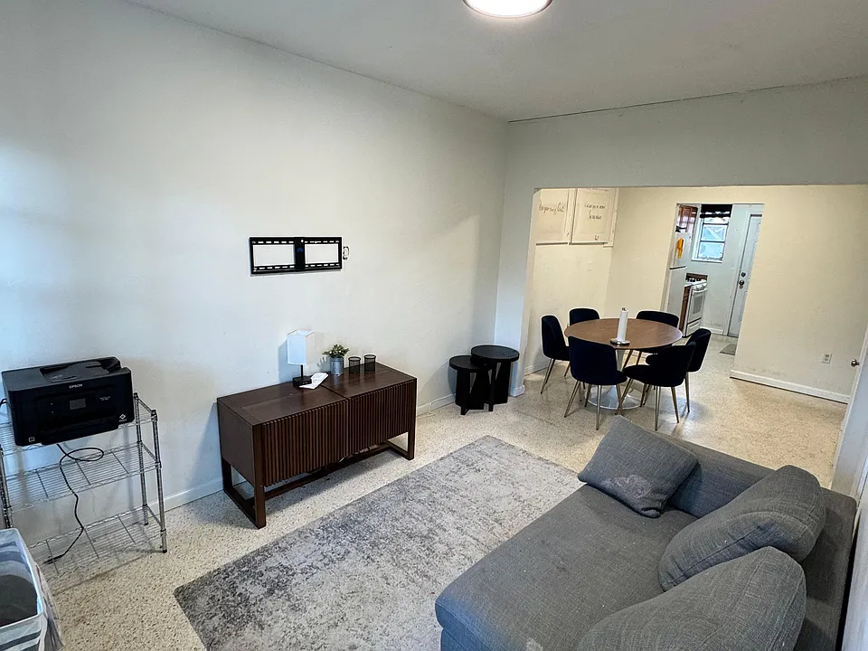 7630 Dickens Ave #4