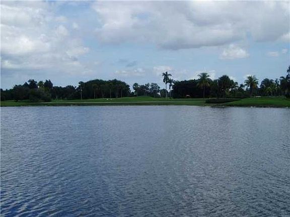 4th image of 9426 NW 54 Doral Circle Ln