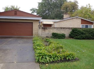 11 Maple Ave, Lake Zurich, IL 60047