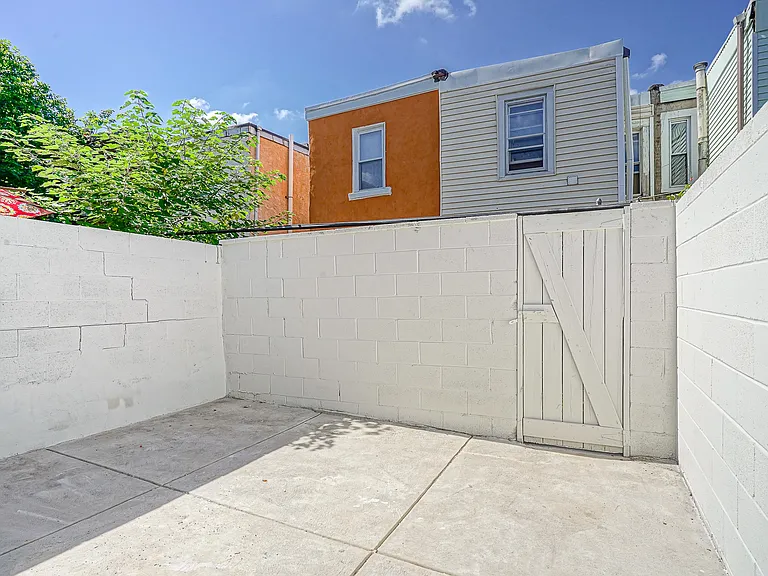 2028 Moore St #1 — Photo 15