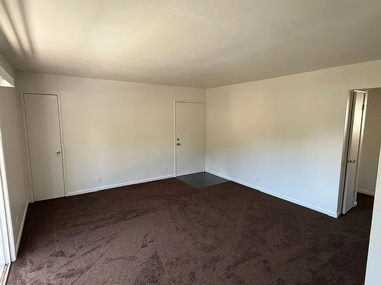 Appian Way, 4861 — Photo 3