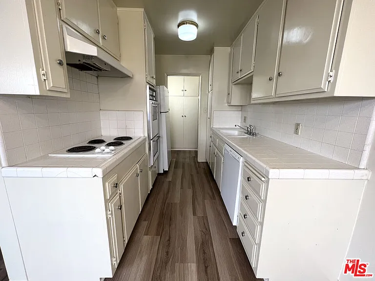 1261 Granville Ave #4 — Photo 7