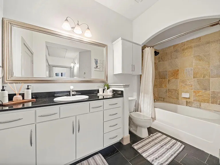 1901 Post Oak Blvd #2504 — Photo 11