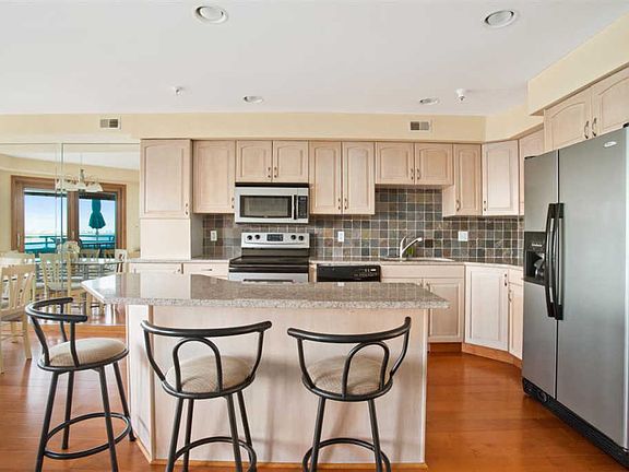 3rd image of 9400 Roberts Ave APT 108