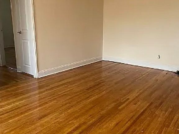 5th image of 14306 Barclay Ave APT 6F
