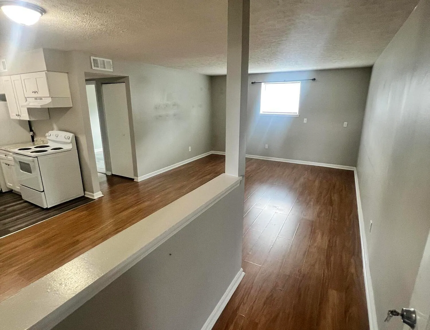2 bed, 1.0 bath, 925 sqft, $950 — Photo 2