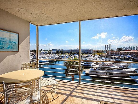 4th image of 29 Yacht Club Dr APT 402