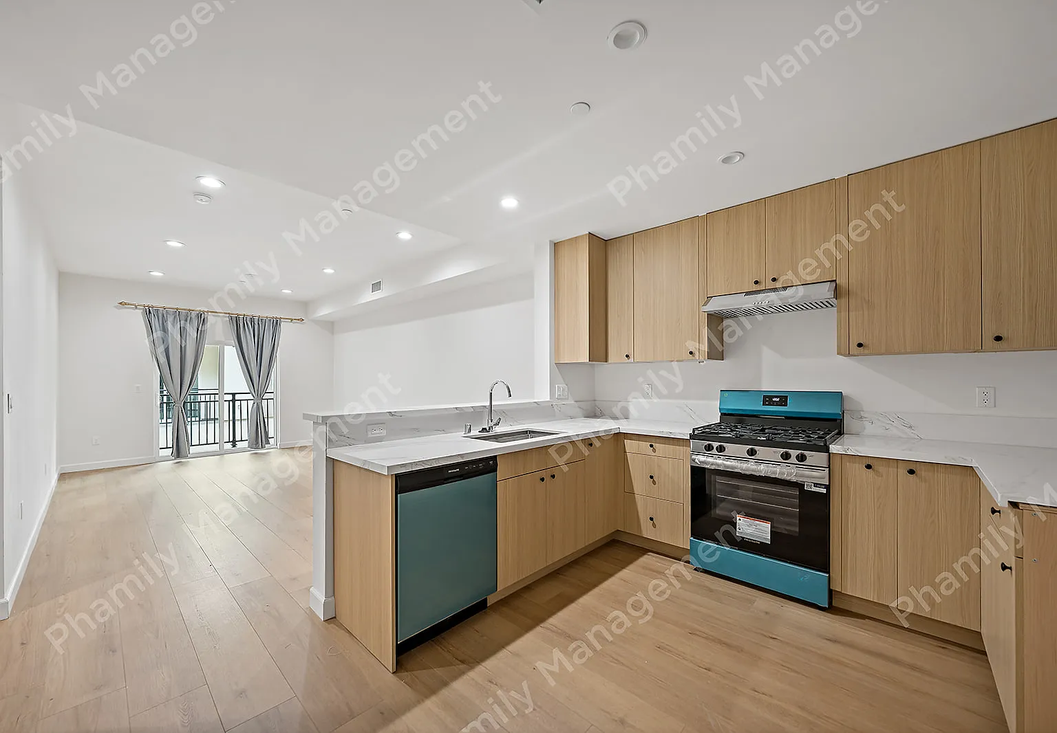 1 bed, 757 sqft, $2,100 — Photo 1