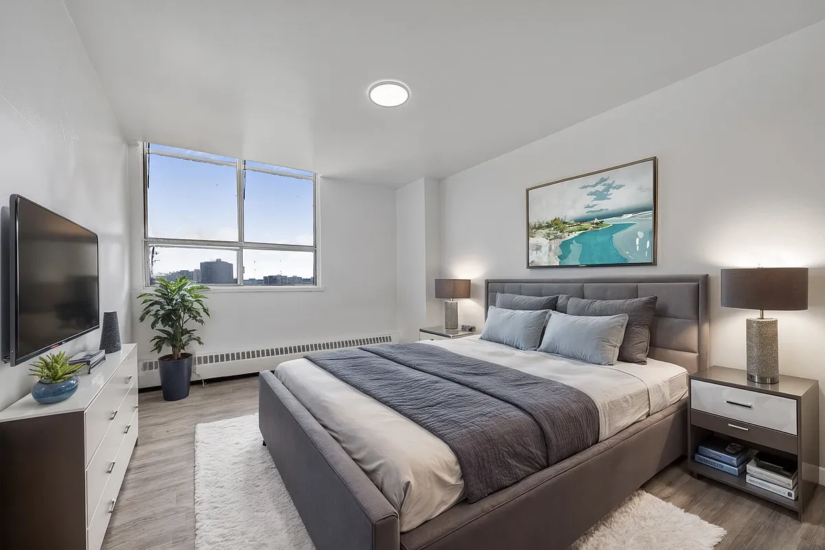 Building Photo - 65 Thorncliffe Park Dr #1006