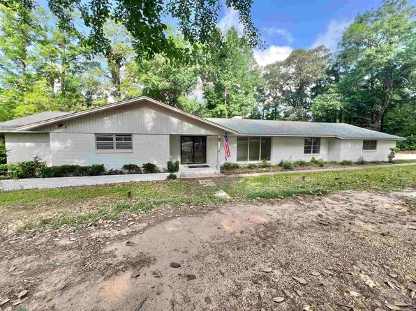 1838 Dogwood Dr, Atmore, AL 36502