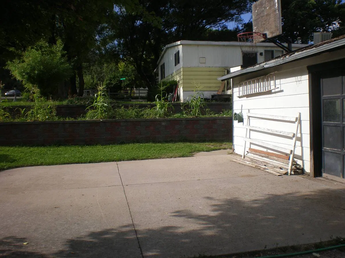 264 Apple Dr — Photo 3