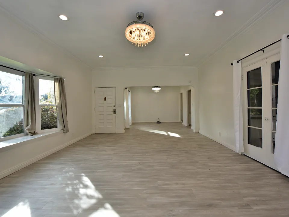 LARGE and BRIGHT 4bed+2bath house, Fully Upgraded