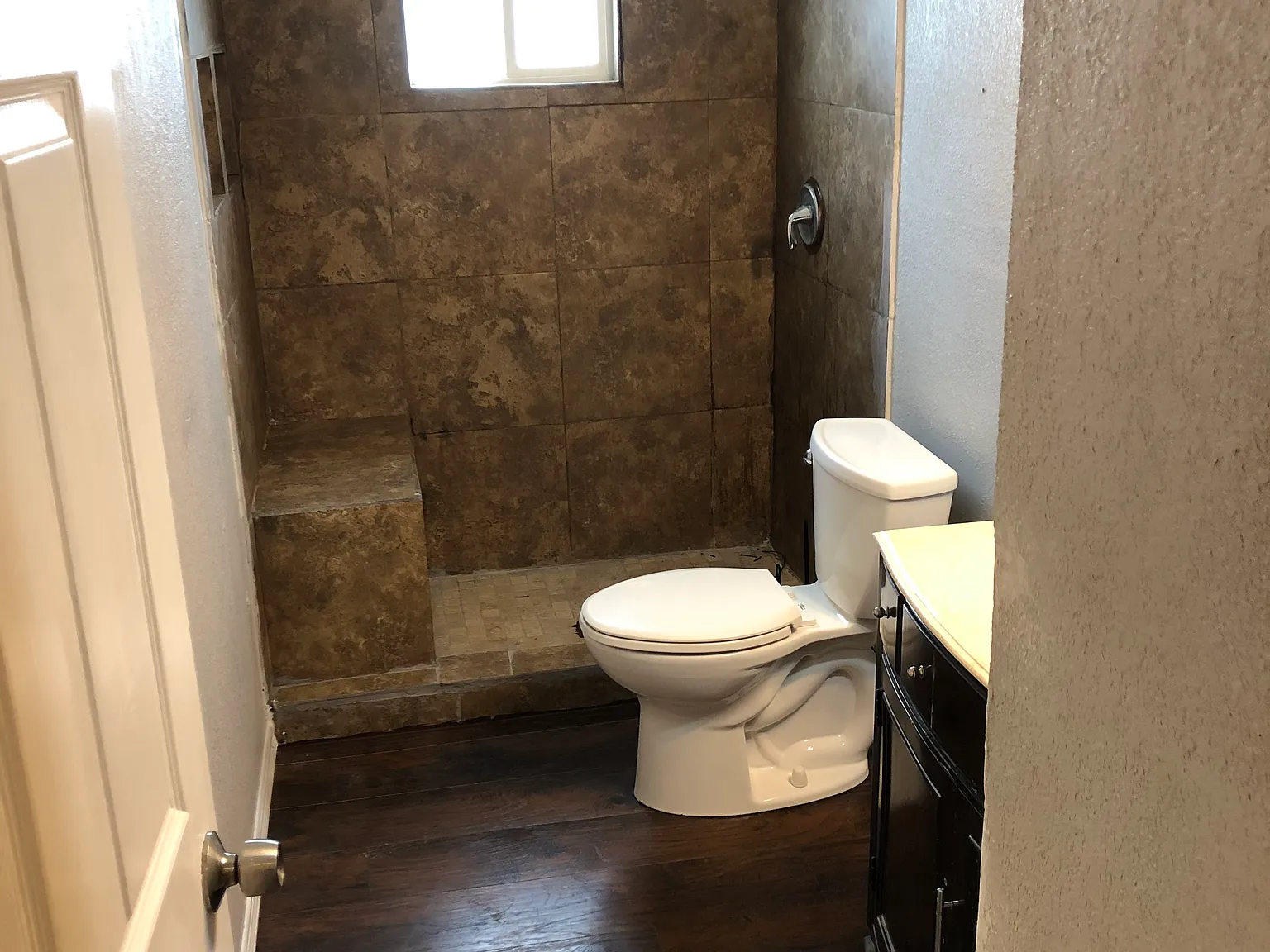 3 bed, 1300 sqft, $2,200 — Photo 3