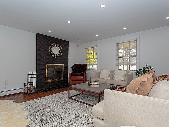 3rd image of 1 Norwood Ave
