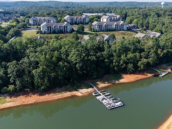 4th image of 1301 Harts Ridge Dr